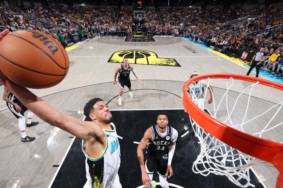 雄鹿负于老鹰，安提托昆博难救主的简单介绍