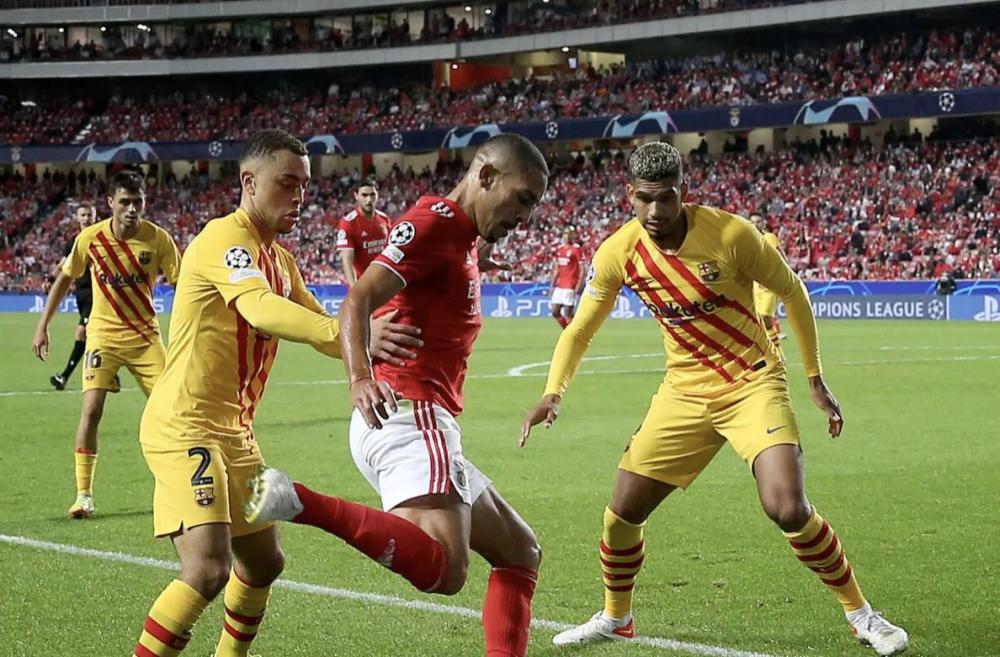 关于浓眉哥官方公布新规，爆发新星引发争议，状态爆棚球迷热议！的信息